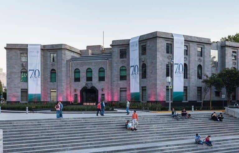 A photo of Mexico's Ministry of Health