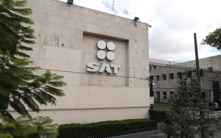 A photo of the entrance of SAT in Mexico
